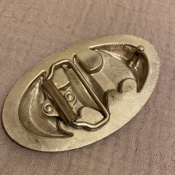 BATMAN Silver and Black Bat Emblem Belt Buckle - Picture 3 of 4